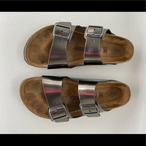 Birkenstock Arizona. 42 narrow. Metallic leather